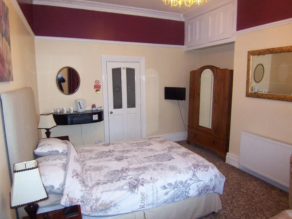 *** Guest house The Hollies Hotel Bridlington United Kingdom